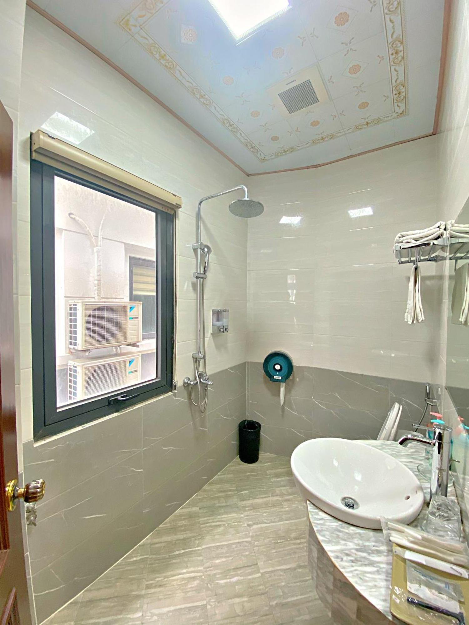 Blue Diamond Hotel Ха Лонг Екстериор снимка